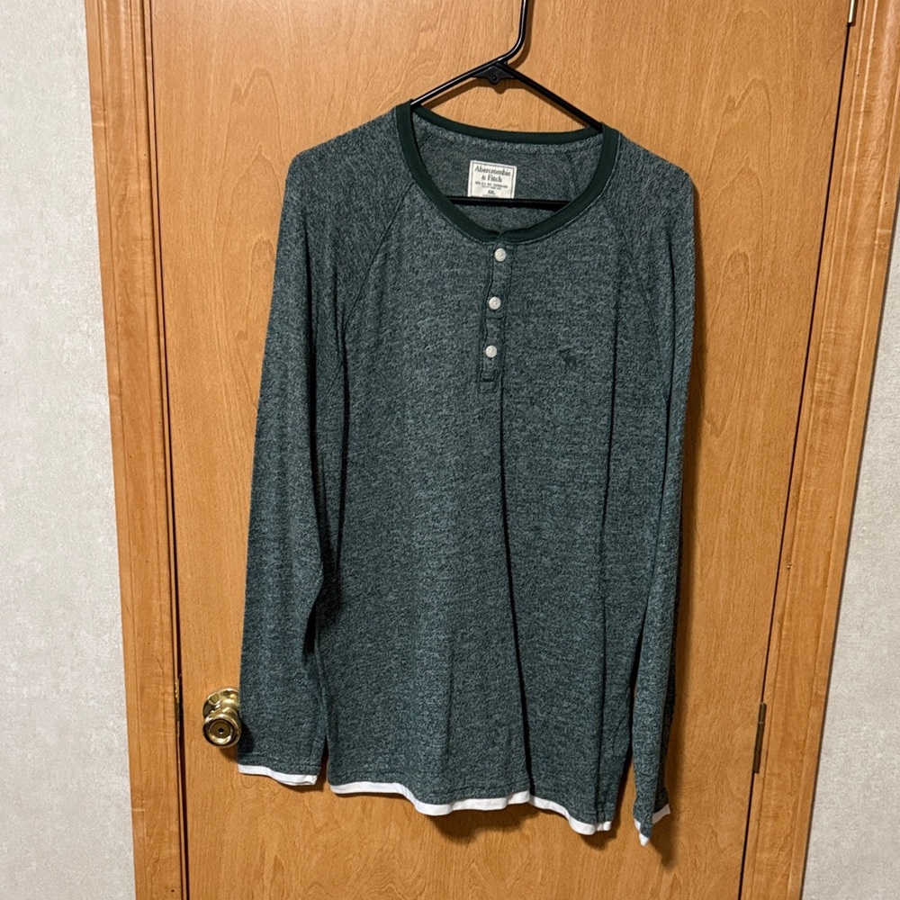 Abercrombie & Fitch Green Men's XXL Long-Sleeved Tee/Henley